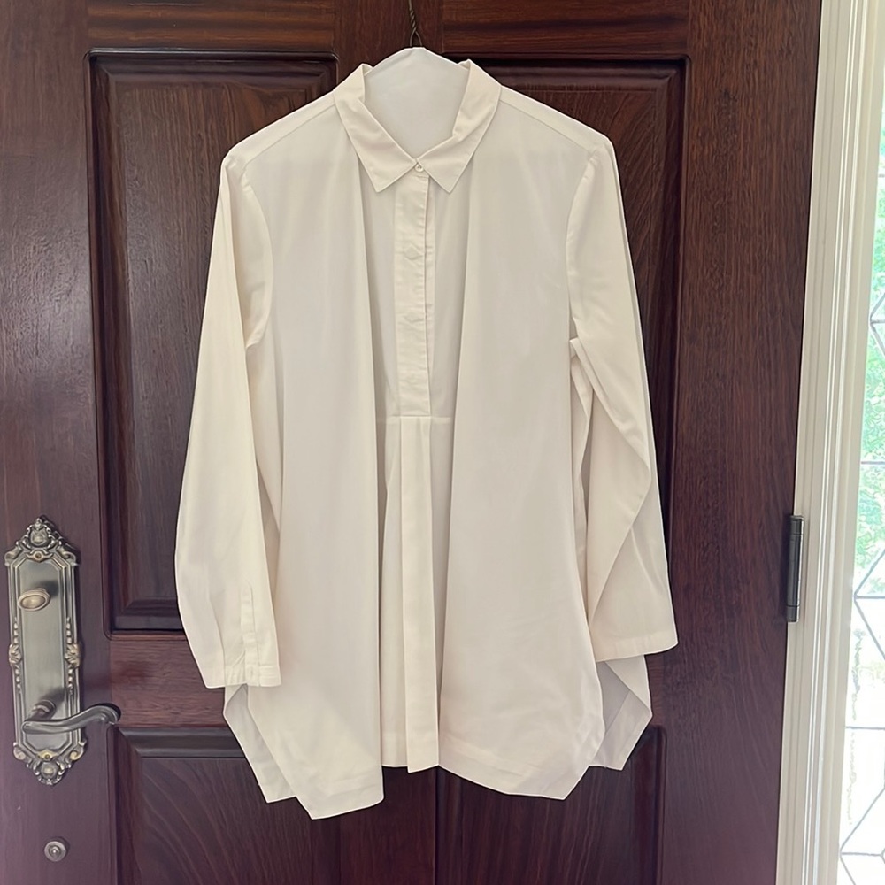 J Jill tunic. Size M Petite. 21” across (underarm to underarm) 29” in length.
